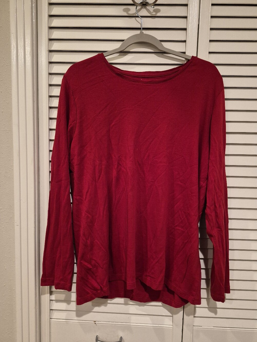 Red Long-Sleeve Crewneck Top Size XL